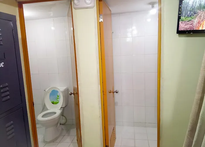 8hostel